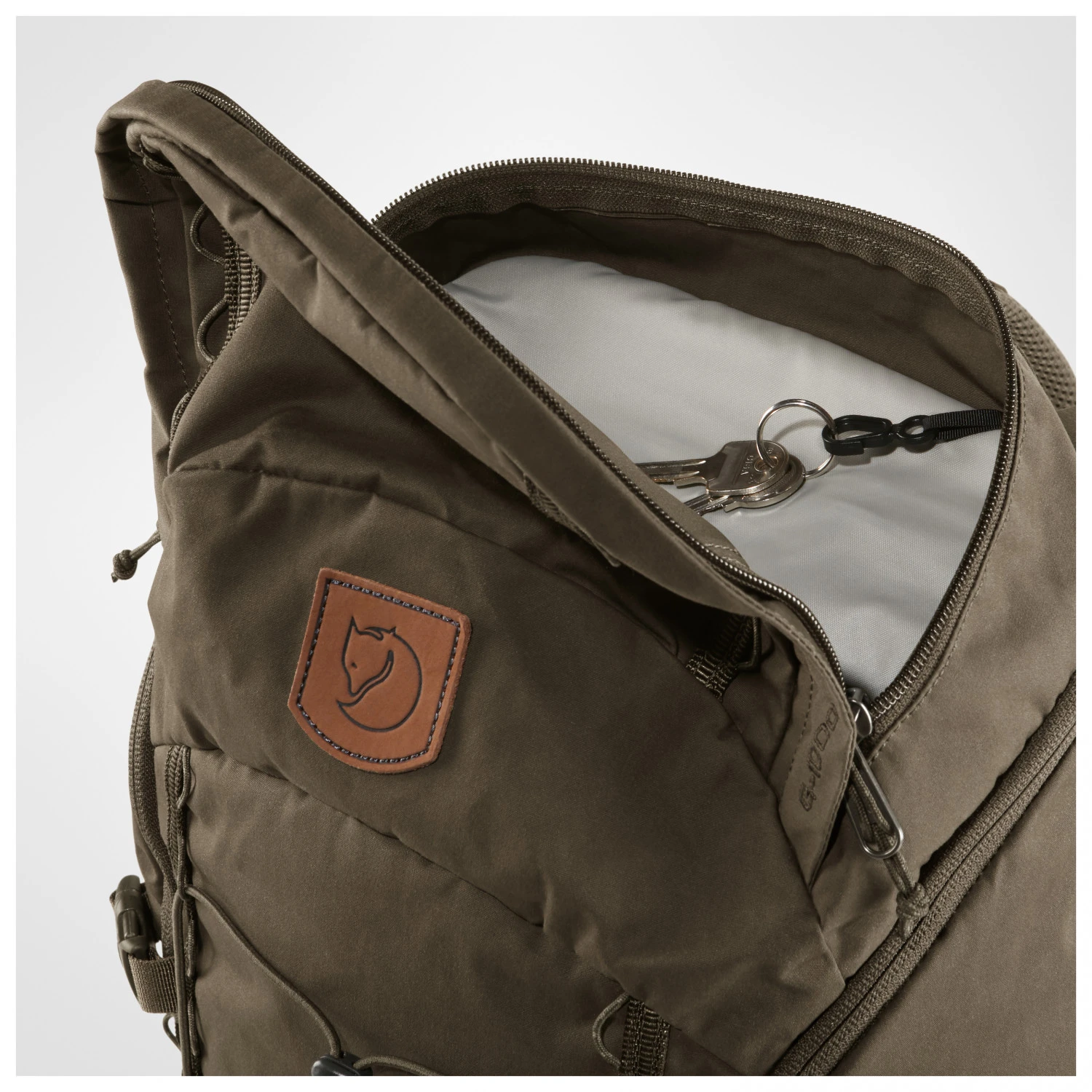 FJÄLLRÄVEN Singi 28 - Walking Backpack 4 FJÄLLRÄVEN Singi 28 - Walking Backpack - Image 4
