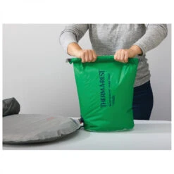 Therm-a-Rest BlockerLite Pump Sack - Stuff Sack -Outdoor Equipment therm a rest blockerlite pump sack stuff sack detail 3